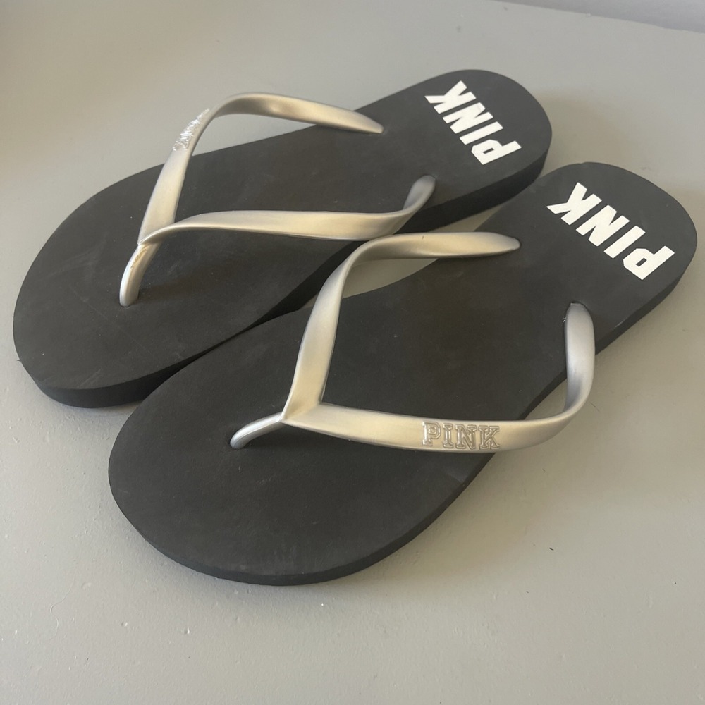 Victoria Secret Pink Flip Flops Thongs BRAND NEW Size 5-6 Black Silver Logos
